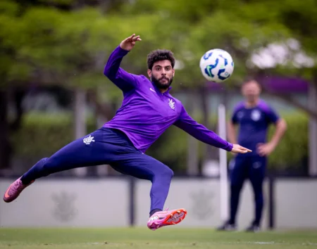 Escalação do Corinthians: Memphis pode jogar no clássico, enquanto Carrillo está fora da lista de relacionados Escalação do Corinthians: Memphis pode jogar no clássico, enquanto Carrillo está fora da lista de relacionados