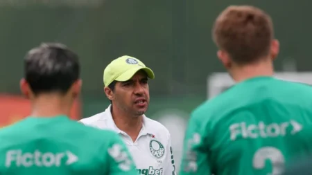 Escalação: Palmeiras realiza treino tático com alterações para encarar o Flamengo