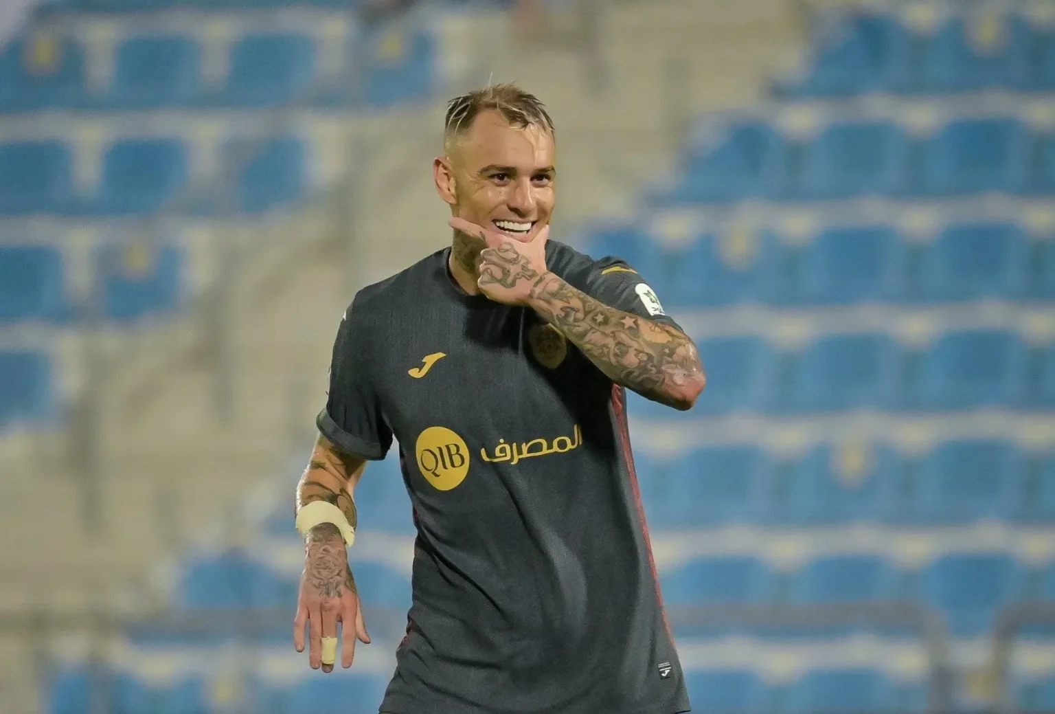 Ex-Corintiano Brilha na Artilharia do Catar com Média de Um Gol por Partida