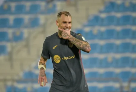 Ex-Corintiano Brilha na Artilharia do Catar com Média de Um Gol por Partida