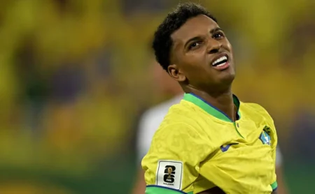 Ex-Santos, Rodrygo começa na reserva e tem desempenho discreto na derrota da Seleção Brasileira Ex-Santos, Rodrygo começa na reserva e tem desempenho discreto na derrota da Seleção Brasileira