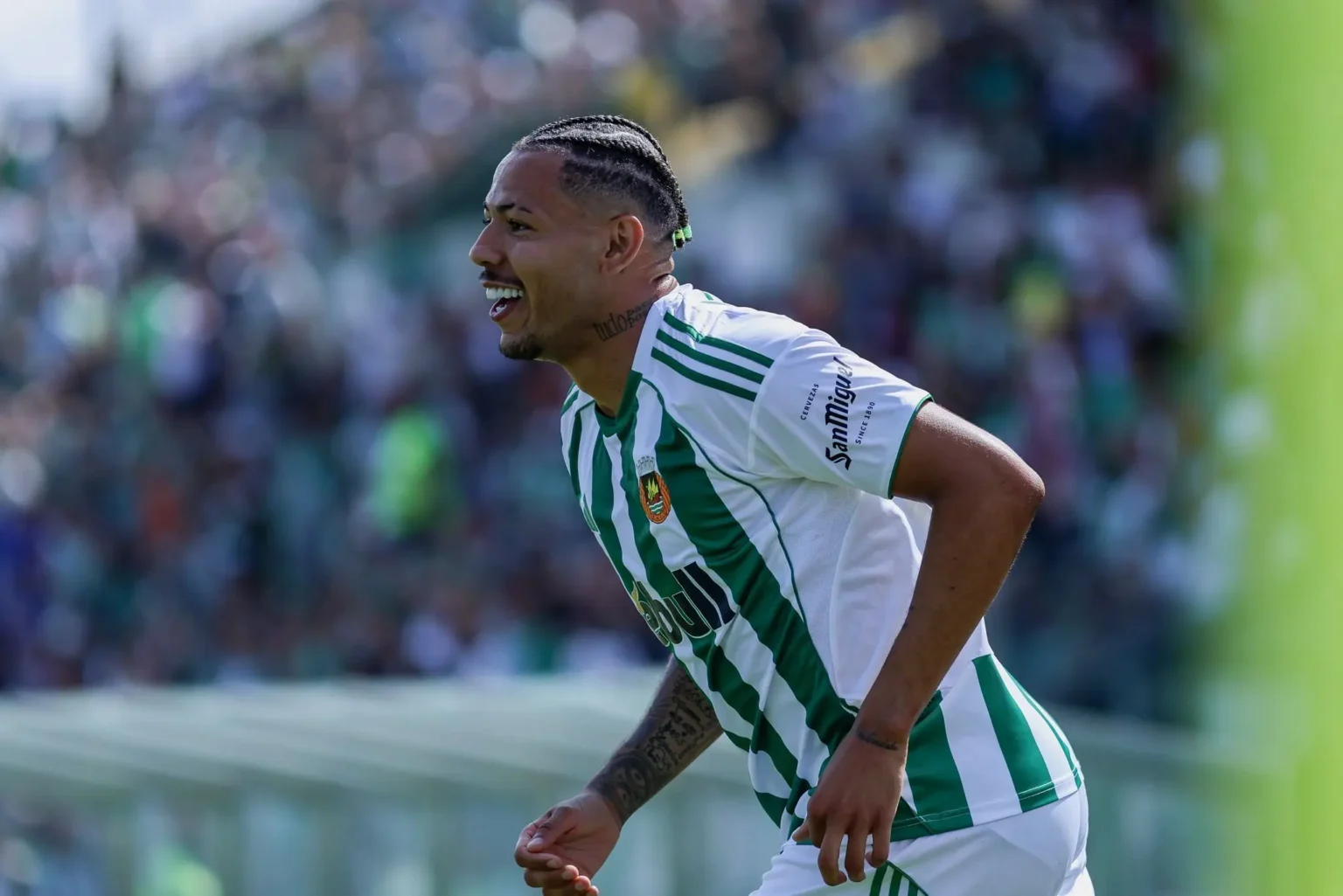 Ex-Vasco brilha no início de temporada e se torna um dos principais artilheiros do Campeonato Português
