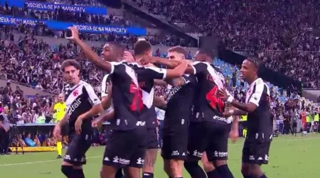 Famoso quem?: Rayan, com status renovado no Vasco, reencontra Fluminense após trocas de provocações "Famoso quem?": Rayan, com status renovado no Vasco, reencontra Fluminense após trocas de provocações
