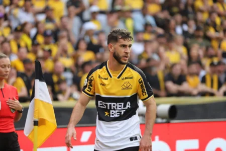 Fellipe Mateus Celebra 200 Jogos Pelo Criciúma: "Mudou Minha Vida"