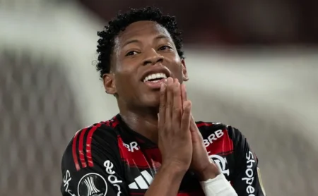 Filipe Luís: Plata Centroavante e Bruno Henrique Fora Após Polêmica