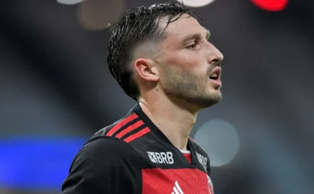 Filipe Luís exclui Matias Viña da decisão entre Flamengo e Palmeiras