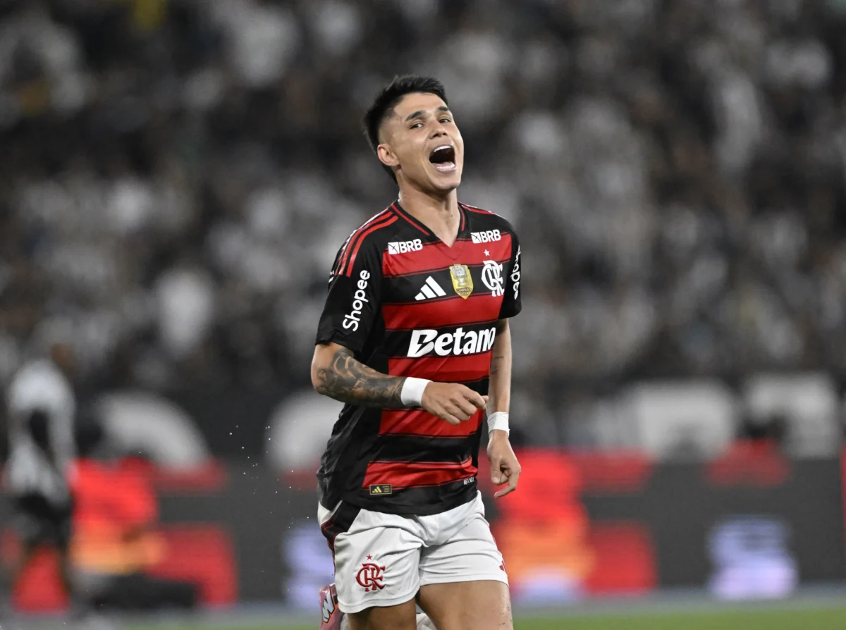 Filipe Luís lamenta poucos treinos de falta, mesmo com sete gols do Flamengo em cinco anos