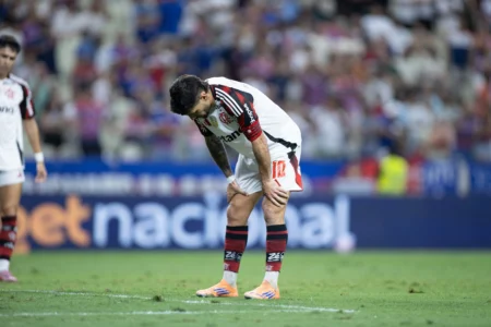 Flamengo: Demora para entender o jogo, ataque inoperante e pressão na Libertadores Flamengo: Demora para entender o jogo, ataque inoperante e pressão na Libertadores