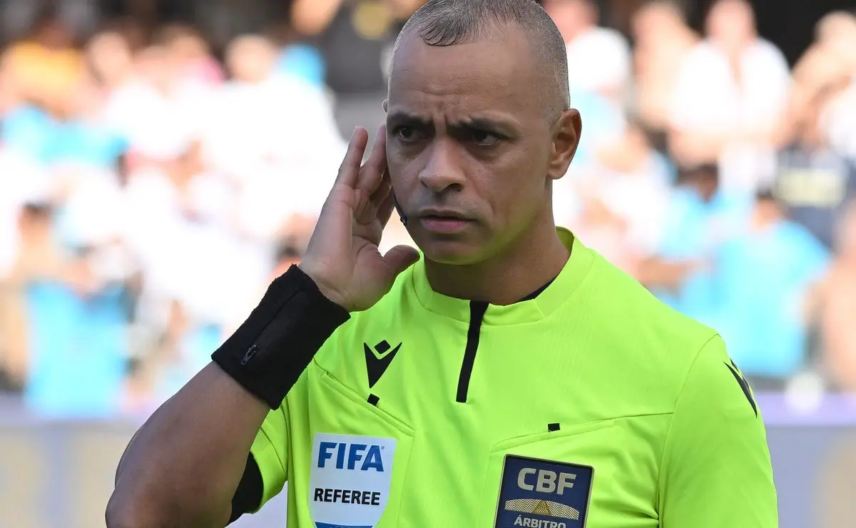 Flamengo estaria na 3ª posição do Brasileirão, 7 pontos atrás do Palmeiras, informa portal Flamengo estaria na 3ª posição do Brasileirão, 7 pontos atrás do Palmeiras, informa portal