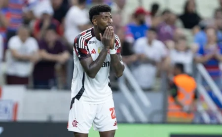 Flamengo: Folga do elenco após revés gera insatisfação em torcedores Flamengo: Folga do elenco após revés gera insatisfação em torcedores