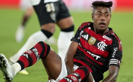 Flamengo: Torcida cobra Bruno Henrique e exige reformulação urgente no ataque após atuação apagada Flamengo: Torcida cobra Bruno Henrique e exige reformulação urgente no ataque após atuação apagada