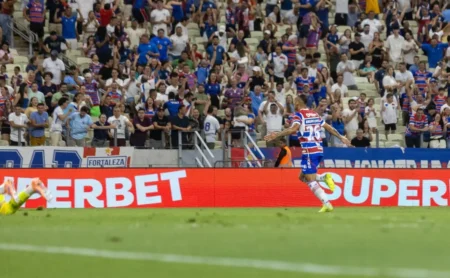 Flamengo: Torcedores retirados de setor do Fortaleza no Castelão por recomendação do MP Flamengo: Torcedores retirados de setor do Fortaleza no Castelão por recomendação do MP