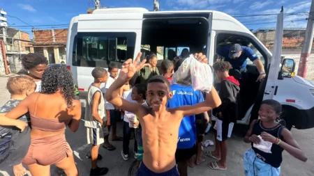 Fluminense destina 400 brinquedos a moradores da Cidade de Deus