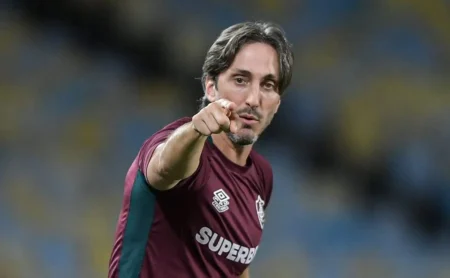 Fluminense: Zubeldía alerta para falta de efetividade e bastidores da temporada