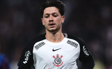 Garro celebra gol decisivo pelo Corinthians e exalta Charles como merecedor