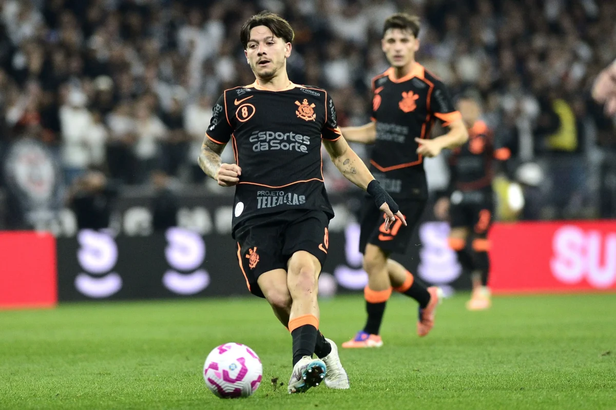 Garro retorna à titularidade no Corinthians após lesão e almeja sequência: "Estou muito bem"