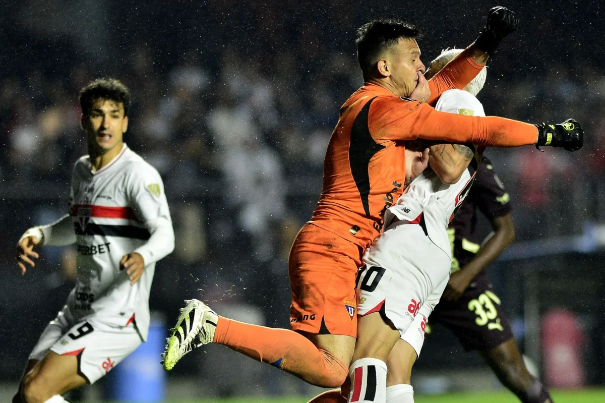 Goleiro da LDU sofre grave lesão um dia antes de encarar o Palmeiras