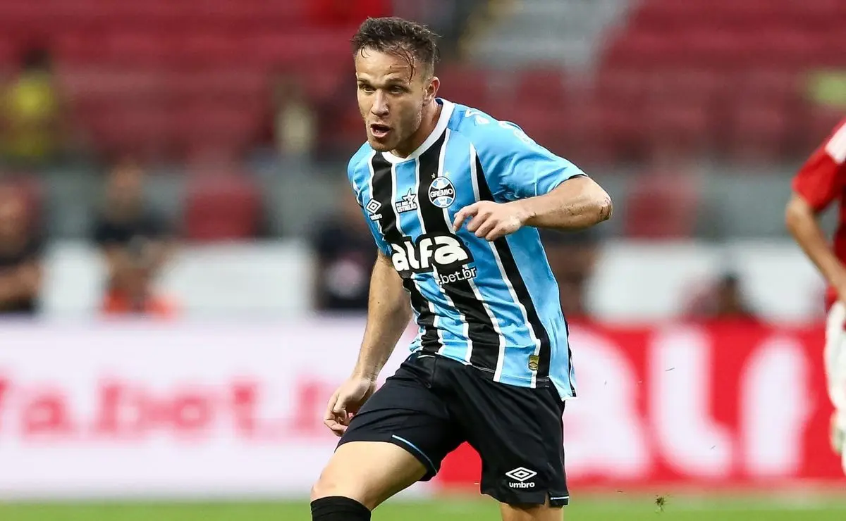 Grêmio confirma desfalques importantes de Arthur e Alysson contra o Bahia pelo Brasileirão Grêmio confirma desfalques importantes de Arthur e Alysson contra o Bahia pelo Brasileirão