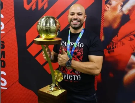 Gustavo Porto, ex-Athletico-PR, é o novo preparador físico do Botafogo Gustavo Porto, ex-Athletico-PR, é o novo preparador físico do Botafogo