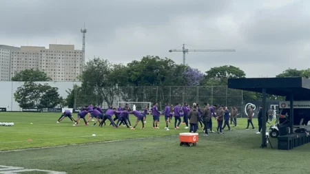 Hugo Souza treina e pode retornar ao Corinthians contra o Grêmio após lesão Hugo Souza treina e pode retornar ao Corinthians contra o Grêmio após lesão