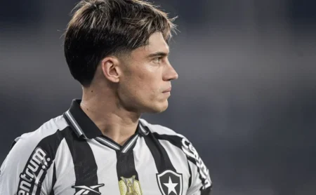 Joaquín Correa busca afirmação em chance de ouro no ataque do Botafogo contra o Ceará