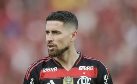Jorginho busca concentração total para enfrentar o Palmeiras.