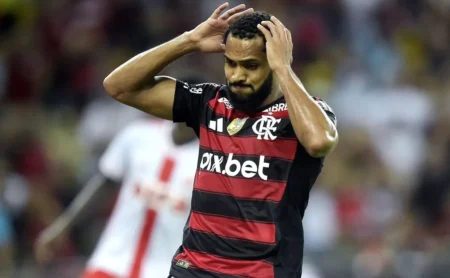 Juninho: Venê Casagrande defende atacante e aponta "injustiça" no Flamengo