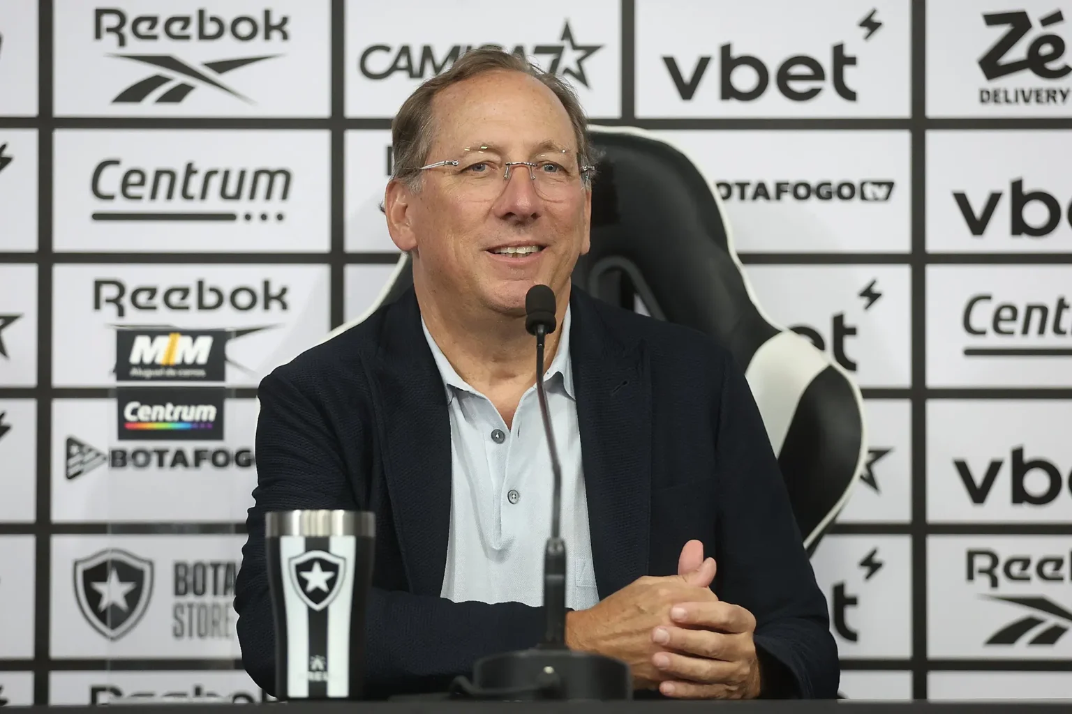 Justiça do Rio mantém John Textor no comando do Botafogo até nova análise de processo com a Eagle