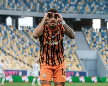 Kauã Elias, ex-Flu, celebra fase no Shakhtar e mira título da liga