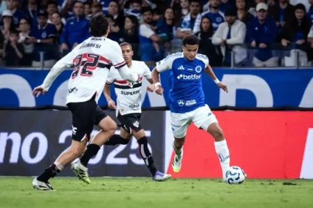 Lateral do Cruzeiro é comparado a ex-jogador do Milan em lista de 60 jovens mais talentosos do mundo