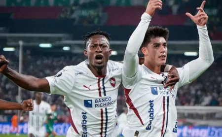 LDU sai na frente do Palmeiras na Libertadores com falha de Khellven
