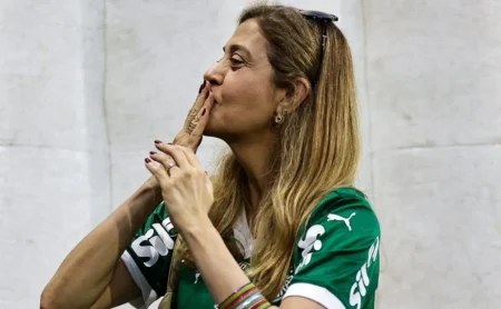 Leila Pereira inspira jogadores do Palmeiras antes do duelo contra a LDU: “Lutar até o fim”