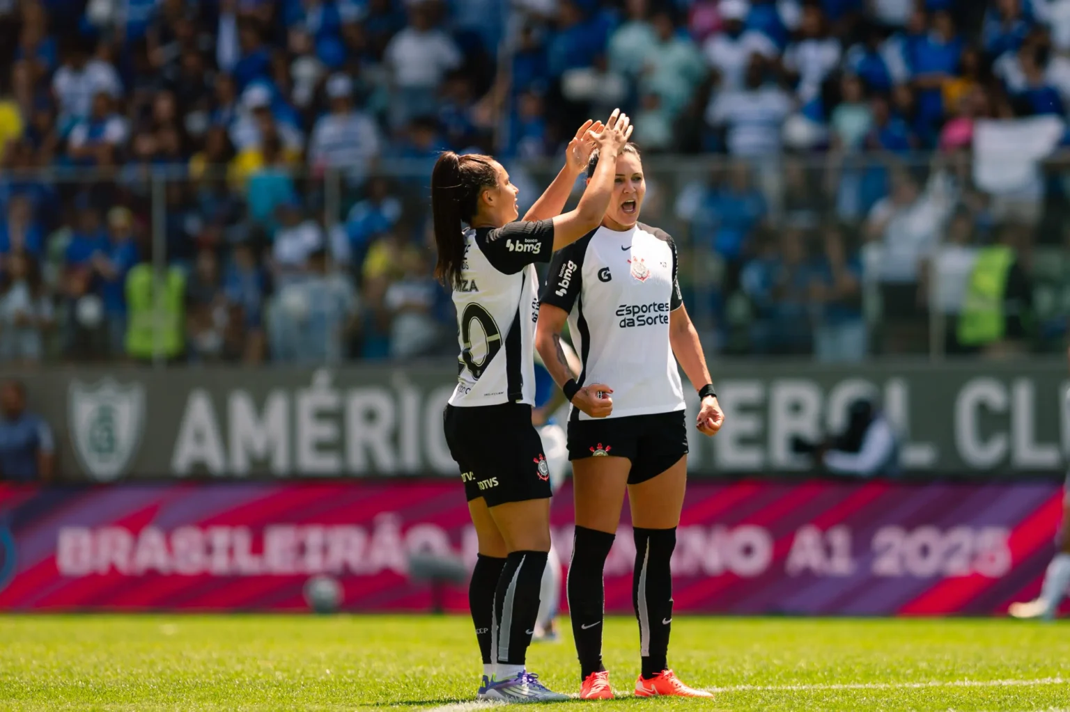 Liderança, gols e poder de decisão: por que Gabi Zanotti pode ser a Rainha da América mais uma vez