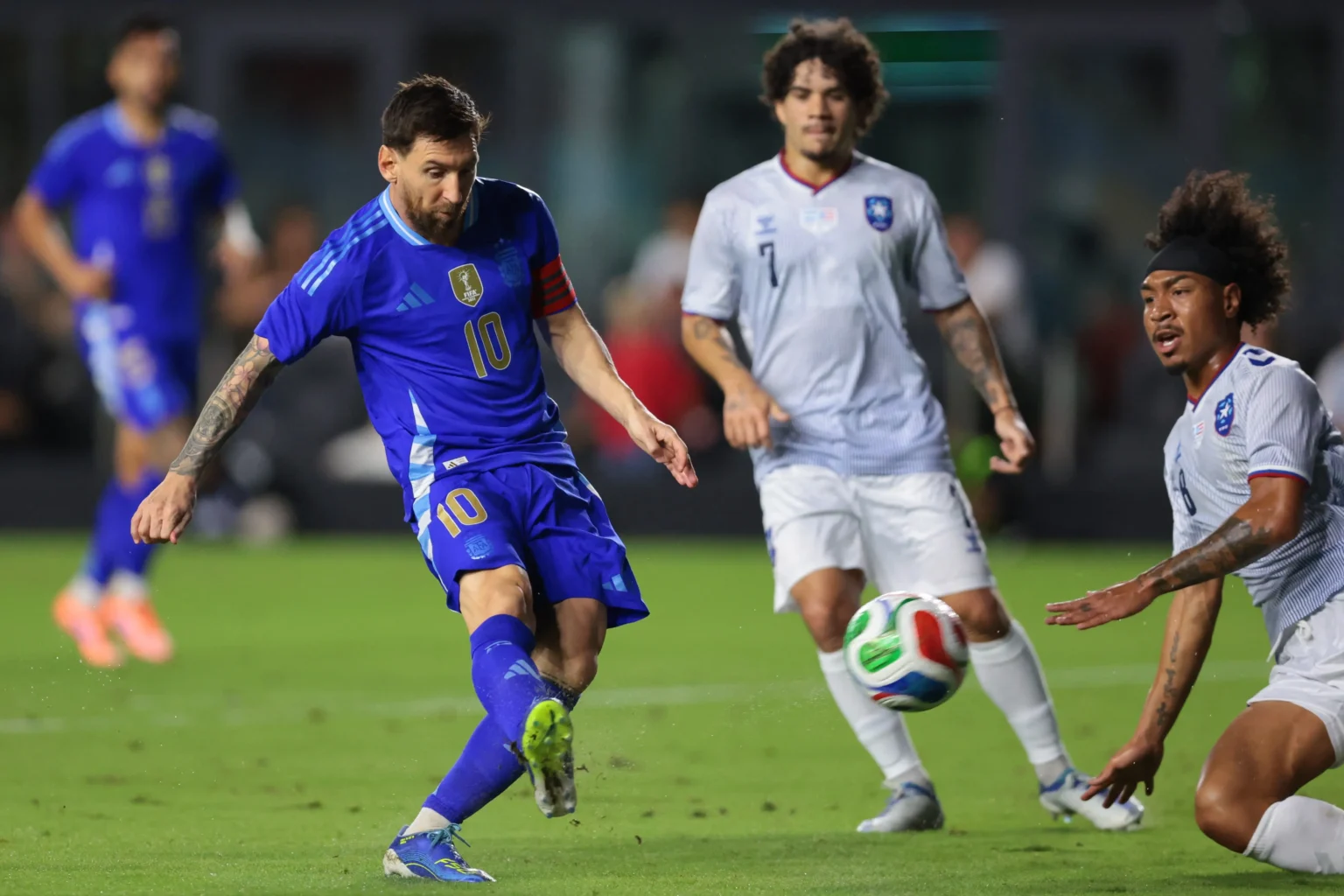 Lionel Messi quebra marca de assistências na vitória da Argentina