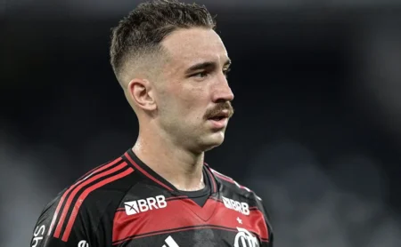 Léo Ortiz questiona arbitragem antes de Flamengo x Palmeiras pelo Brasileirão Betano