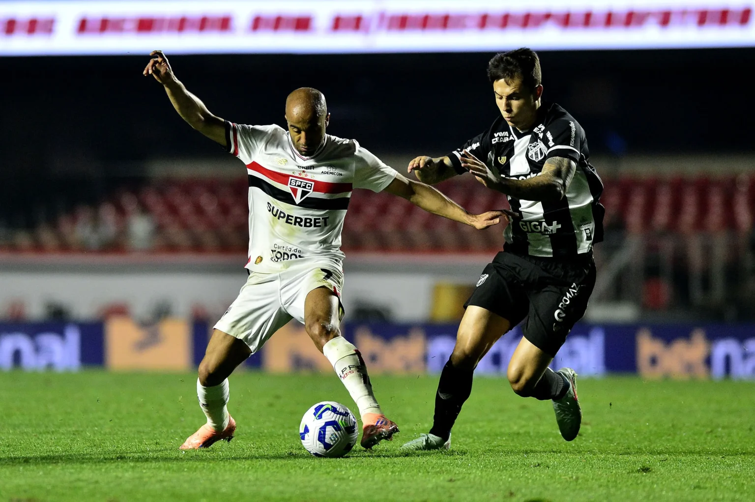 Lucas Moura adapta o estilo de jogo após lesão e busca se reencontrar no São Paulo; confira os números