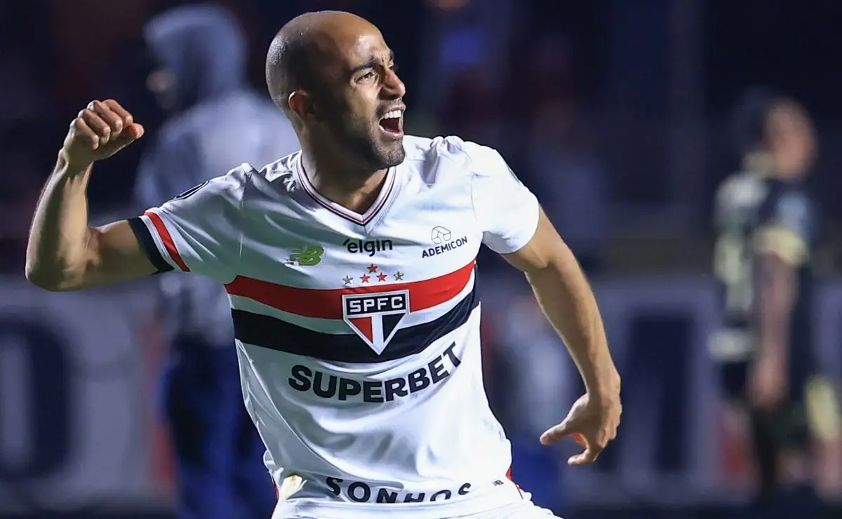 Lucas Moura é titular no São Paulo e foca no jogo contra o Vasco Lucas Moura é titular no São Paulo e foca no jogo contra o Vasco