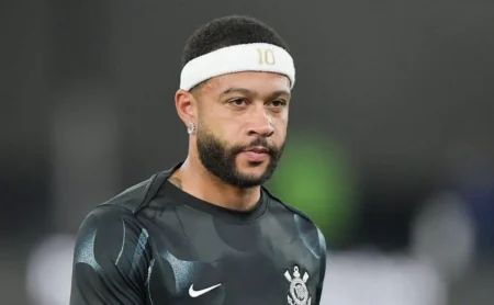 Lucas Silvestre comenta sobre a chance de Memphis atuar os 90 minutos contra o Atlético-MG.