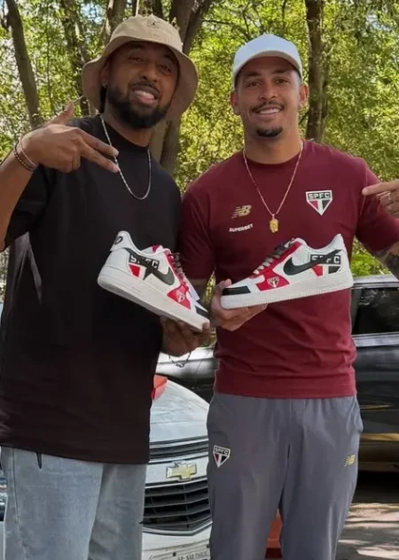 Luciano estampa São Paulo em tênis personalizados; confira imagens
