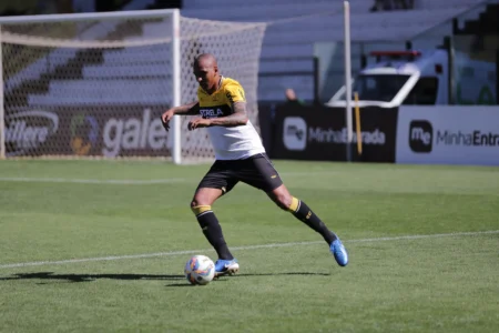 Luizão, ex-West Ham e promessa do São Paulo, aposta no recomeço no Criciúma.