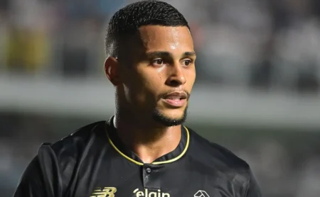 Maílton Preocupa Após Dividida, Tolói Retorna Aos Treinos do São Paulo Maílton Preocupa Após Dividida, Tolói Retorna Aos Treinos do São Paulo