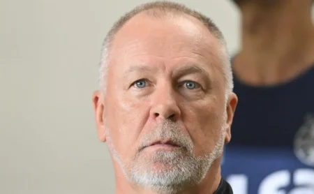 Mano Menezes dá dura no elenco do Grêmio após goleada de 4 a 0 para o Bahia