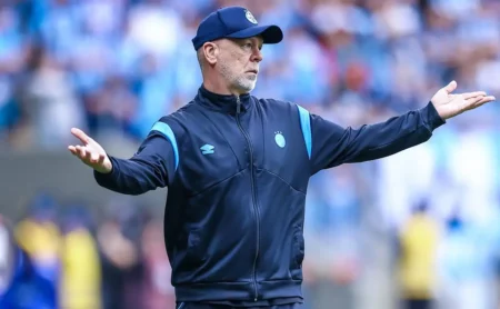 Mano Menezes: Renovação automática com o Grêmio condicionada à vaga na Libertadores
