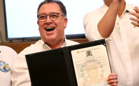 Marcelo Teixeira fecha acordo nos bastidores do Santos e anuncia parceria oficial entre a Construmoura Marcelo Teixeira fecha acordo nos bastidores do Santos e anuncia parceria oficial entre a Construmoura