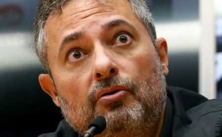 Mayke Perde Moral com Vojvoda no Santos, Evidenciando Erro Grave de Alexandre Mattos no Mercado