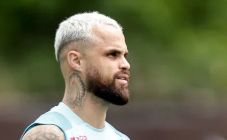 Michael em Rumo ao Fim da Trajetória no Flamengo: Atacante Aguarda Fim da Temporada com Duas Propostas em Mãos Michael em Rumo ao Fim da Trajetória no Flamengo: Atacante Aguarda Fim da Temporada com Duas Propostas em Mãos