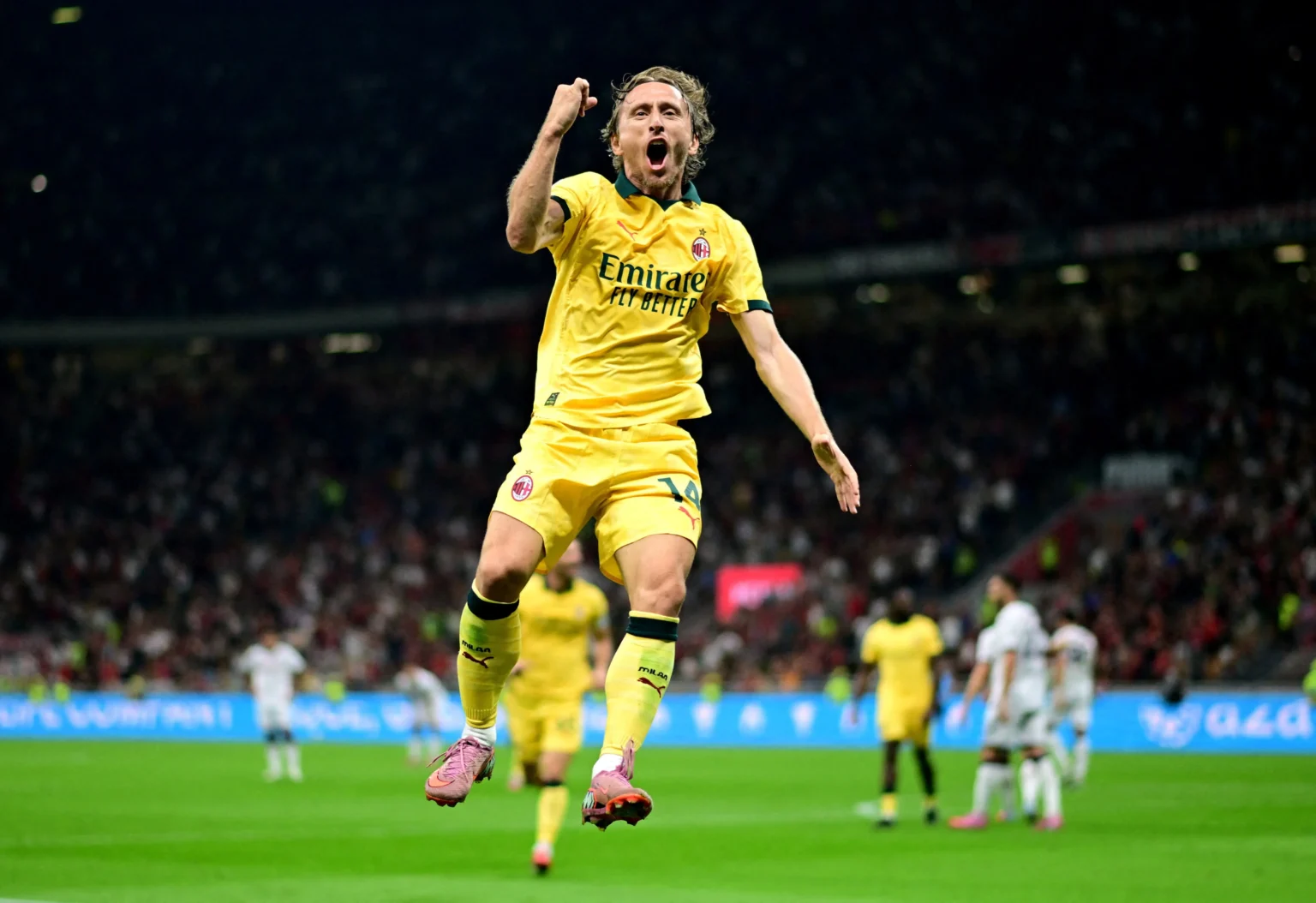 Modric comprou celulares novos para todos: a revelação surpreendente do atacante do Milan