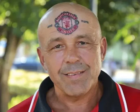 Morre na Bulgária torcedor que tentou mudar nome para Manchester United e tatuou escudo na testa