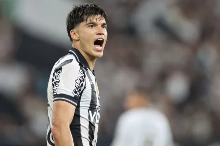 Na ausência de Savarino, Joaquín Correa busca desencantar no Botafogo