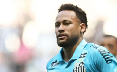 Neymar só volta contra o Palmeiras em 15 de março Neymar só volta contra o Palmeiras em 15 de março